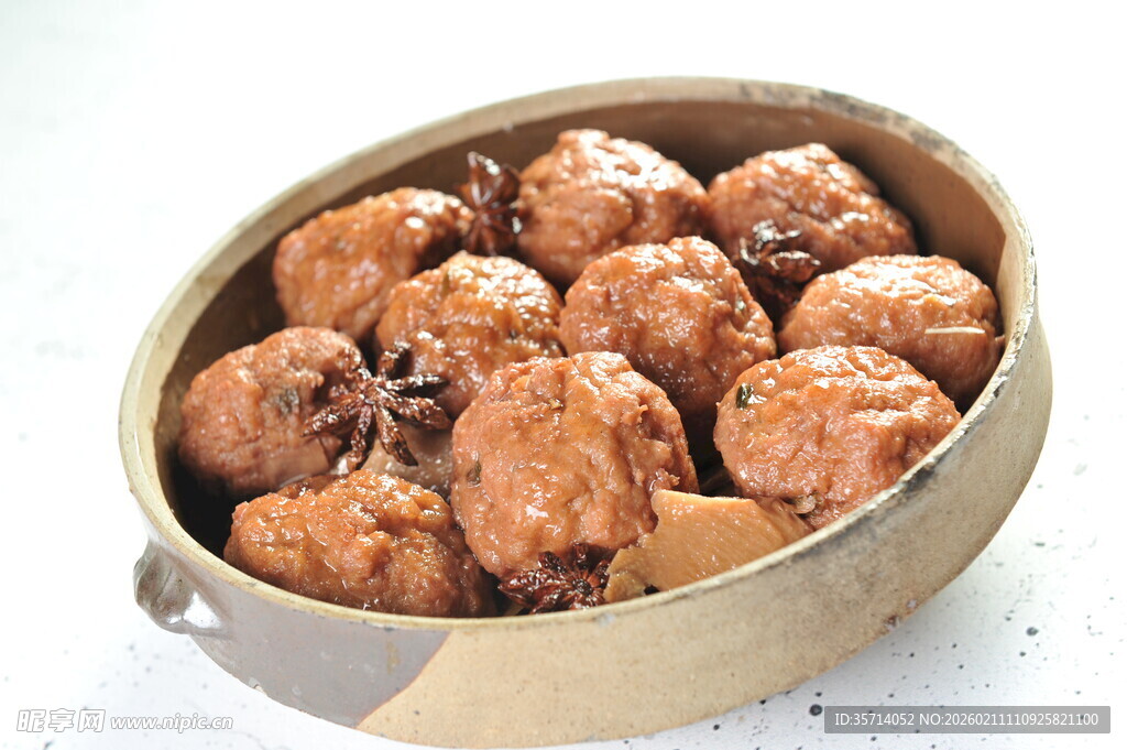 蒸笼中的美味肉丸