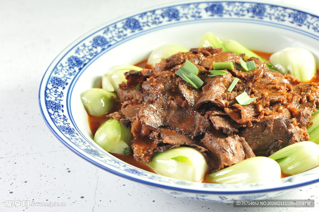 红烧牛肉配青菜