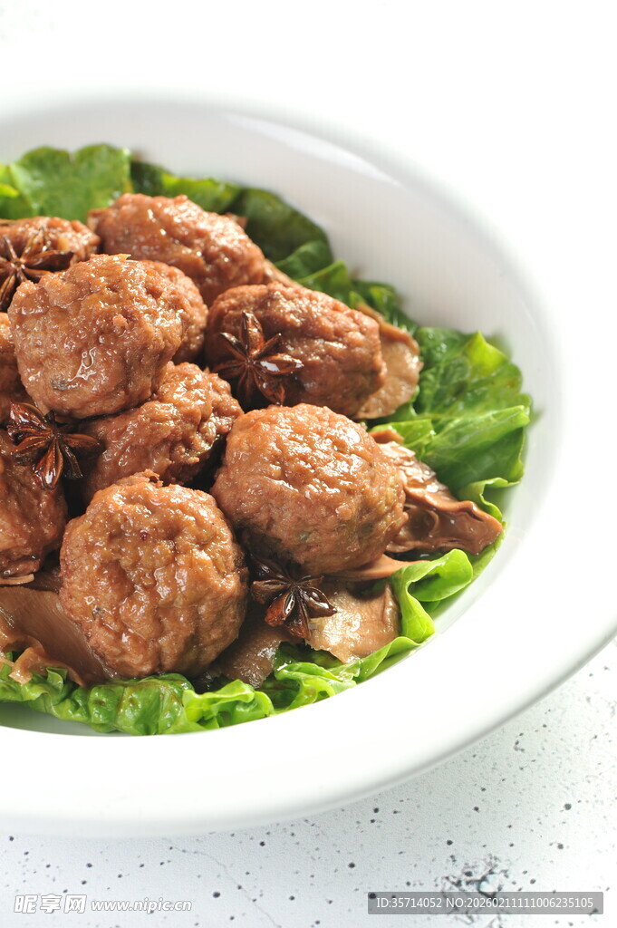 美味肉丸配生菜