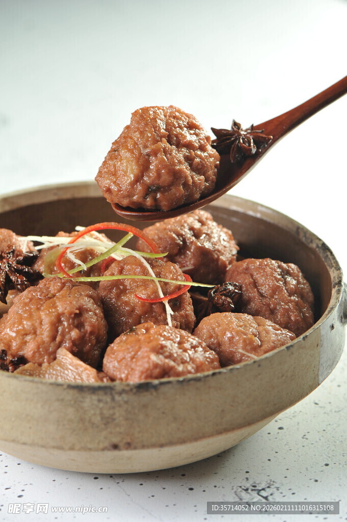 美味砂锅肉丸