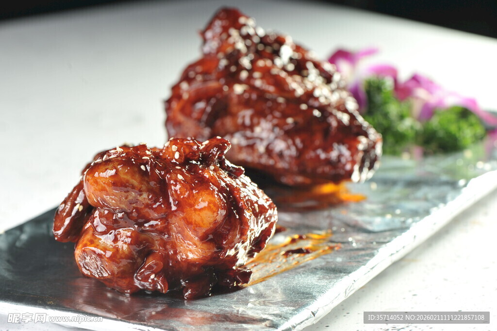 美味酱骨头摆盘精致