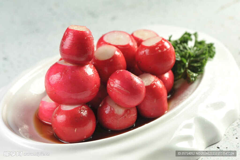 新鲜水萝卜摆盘