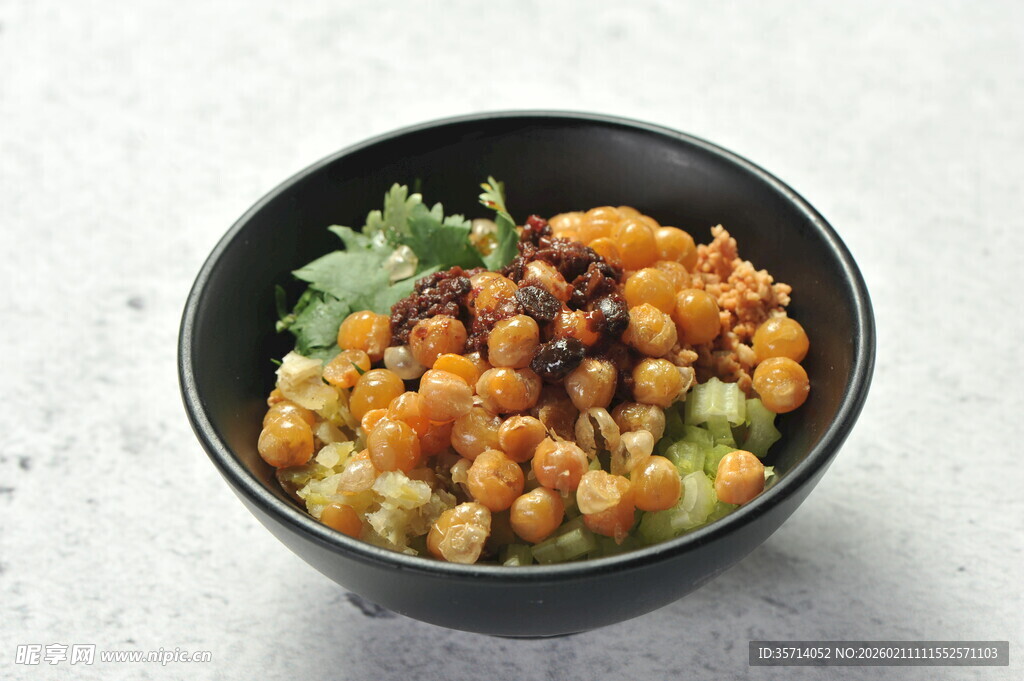 蔬菜鹰嘴豆沙拉碗