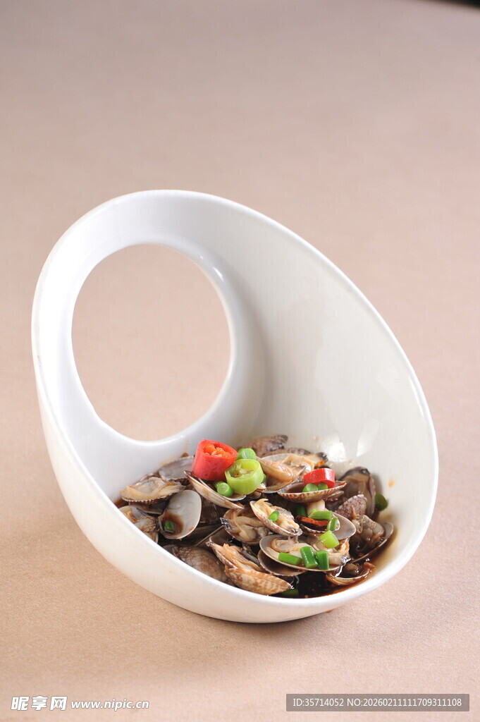 白色异形碗装美味花甲