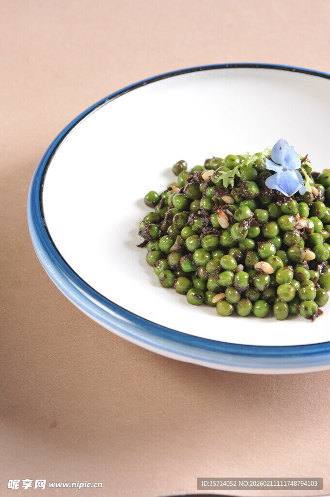 碗中翠绿青豆
