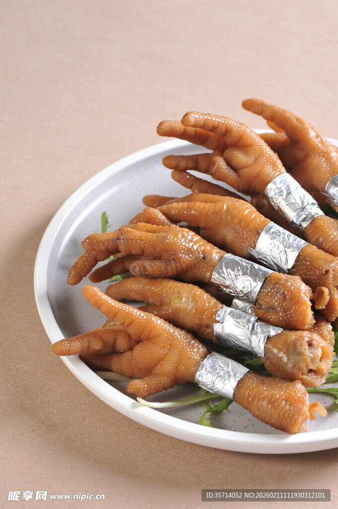 美味凤爪摆盘精致