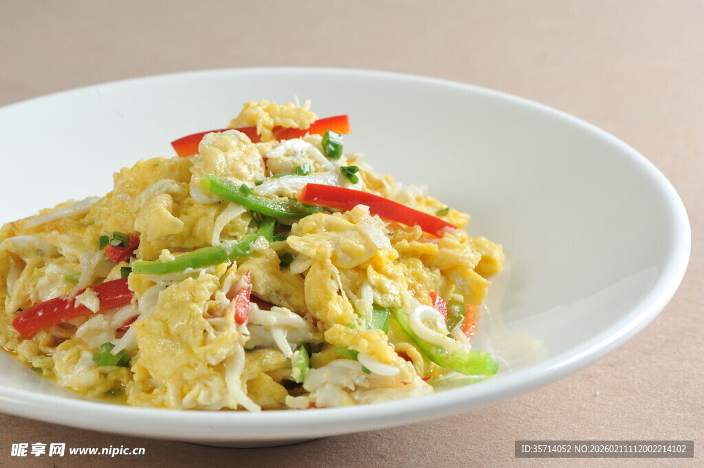 美味炒鸡蛋配红椒葱花