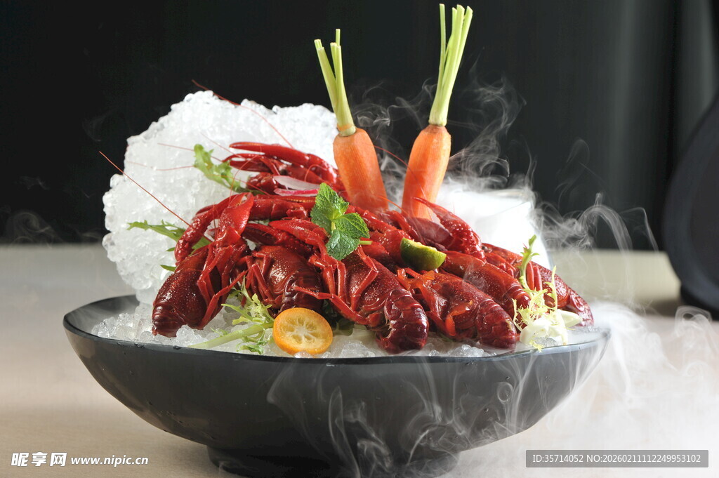 美味小龙虾摆盘精致