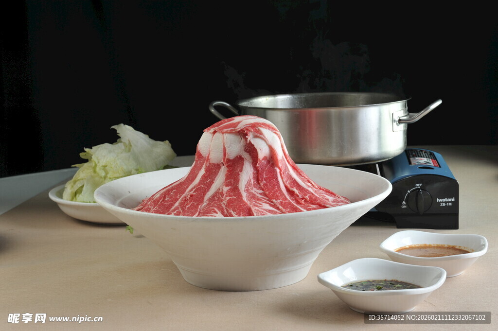 鲜嫩羊肉火锅食材展示