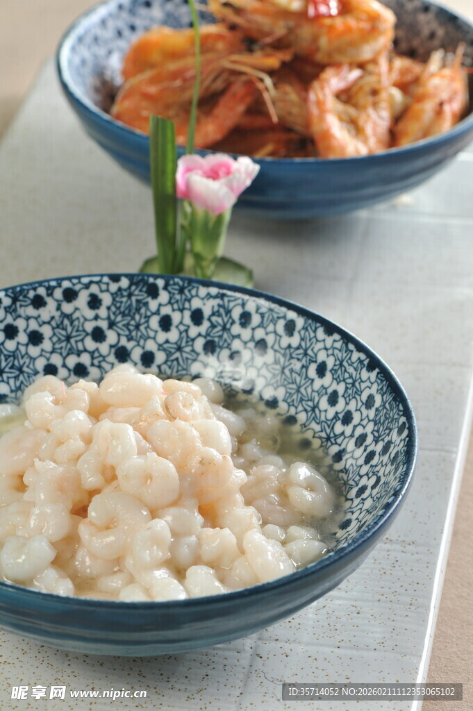 美味虾仁搭配特色菜肴