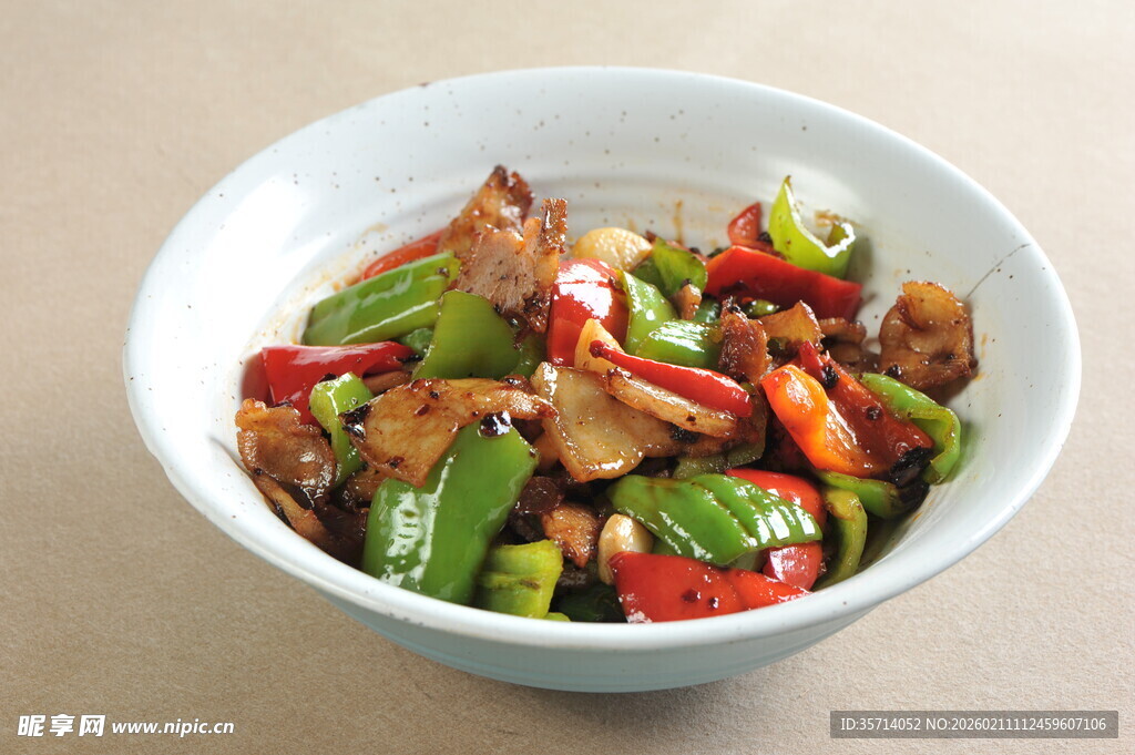 美味蔬菜炒肉盖浇饭