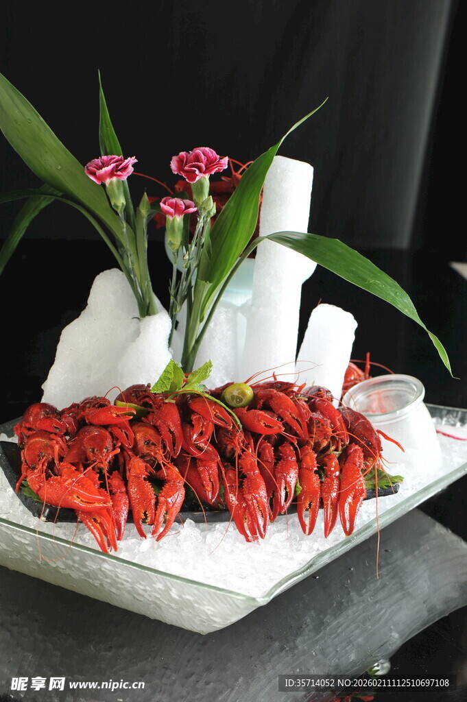 新鲜小龙虾摆盘造型精美