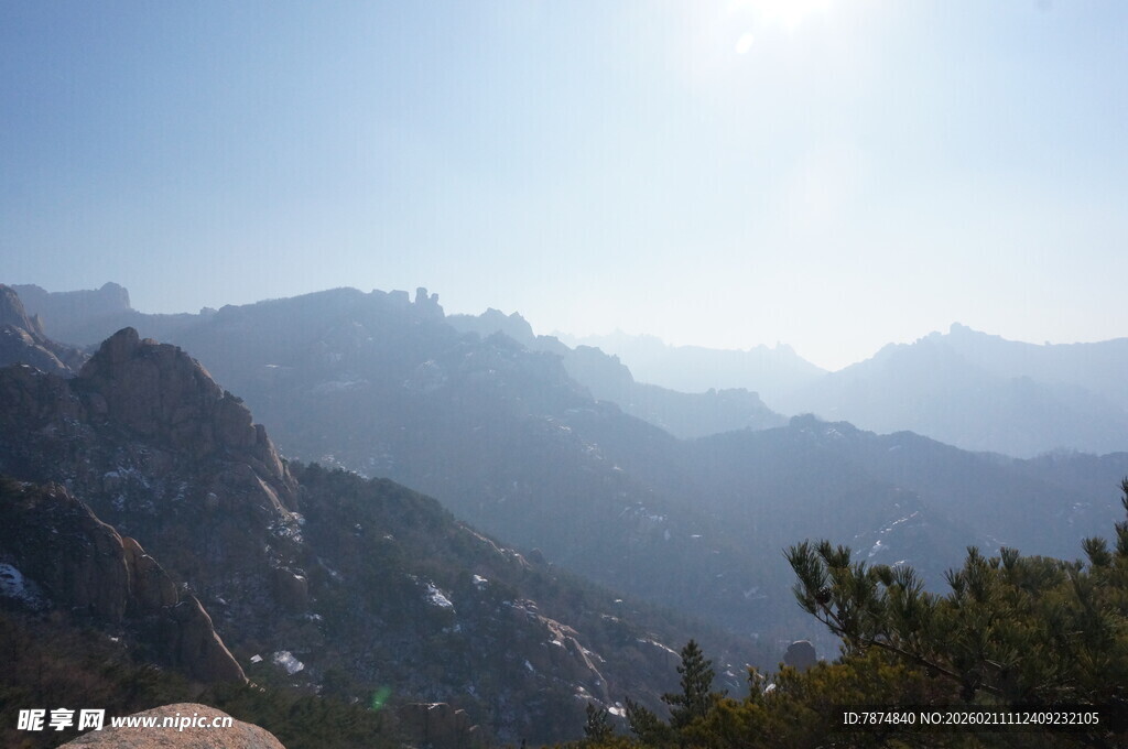 壮丽山景 阳光照耀群山