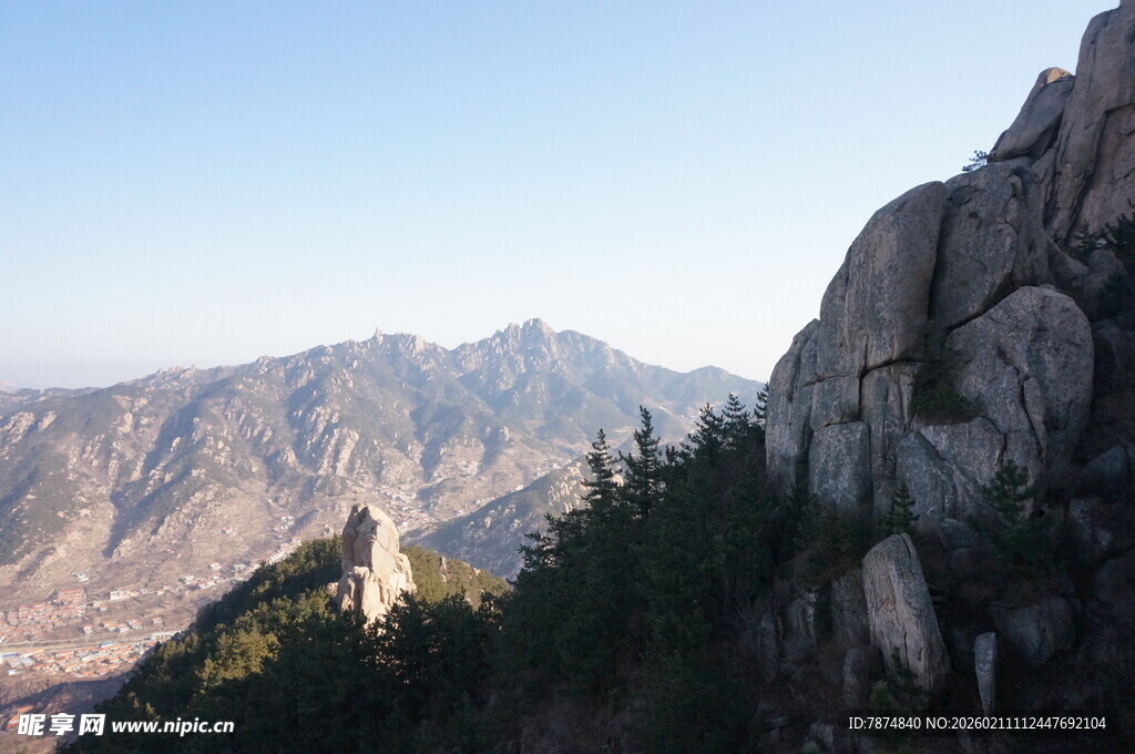 山巅美景 远眺连绵山峦