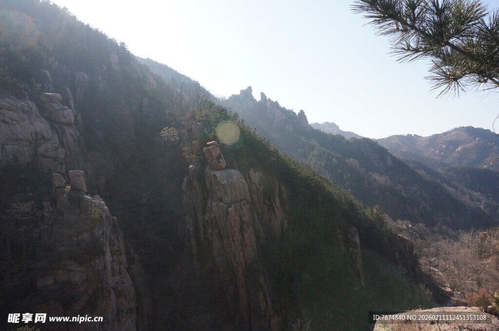 壮丽山景 阳光洒落山林