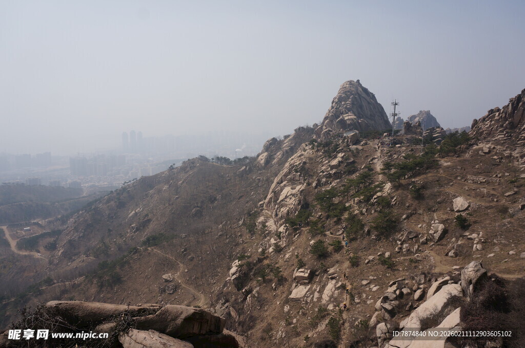 巍峨山峦 尽显自然壮美