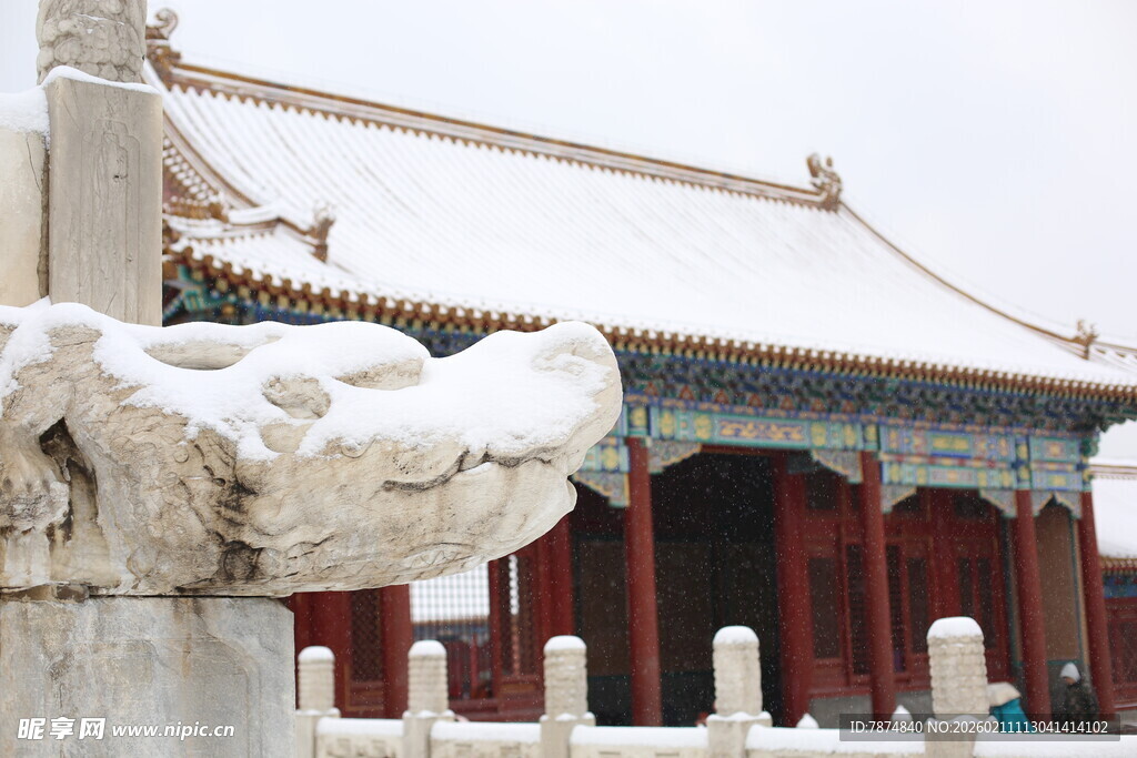 故宫雪景中的精美石雕