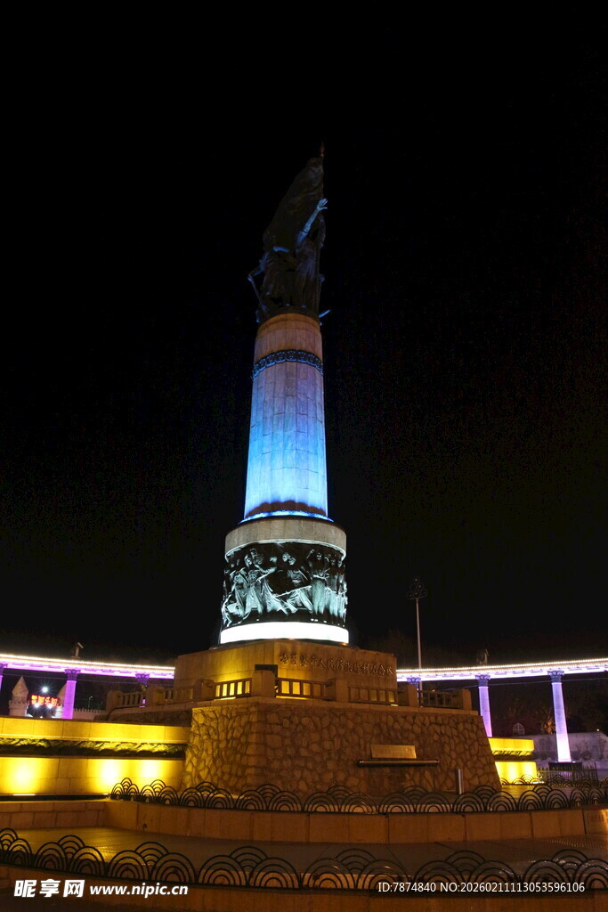 夜晚的宏伟纪念碑
