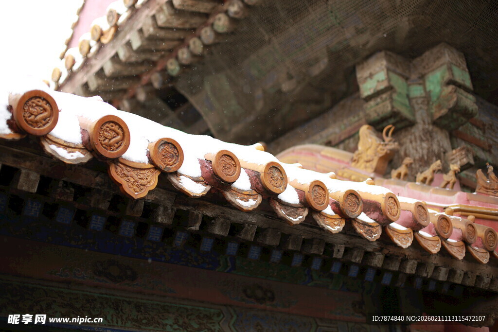 中式古建筑屋檐精美瓦当