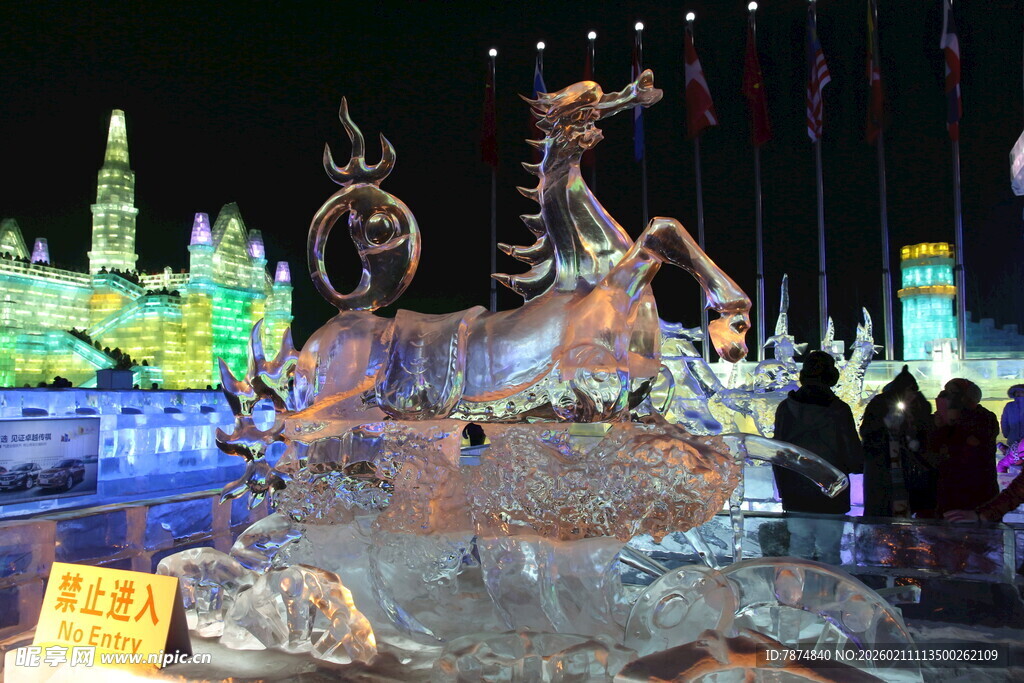 冰雕艺术中的骏马造型