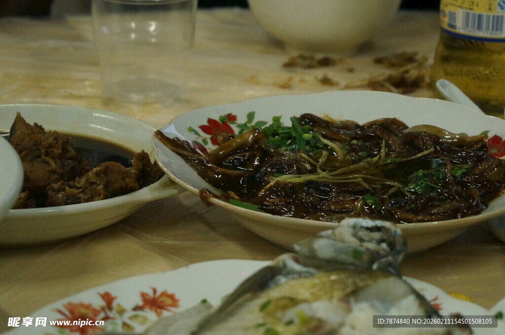 美味中式菜肴摆桌展示