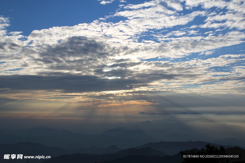 山间云海日出美景
