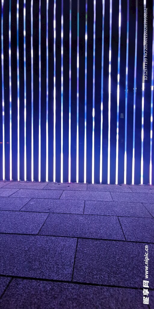 梦幻蓝紫光影条纹空间