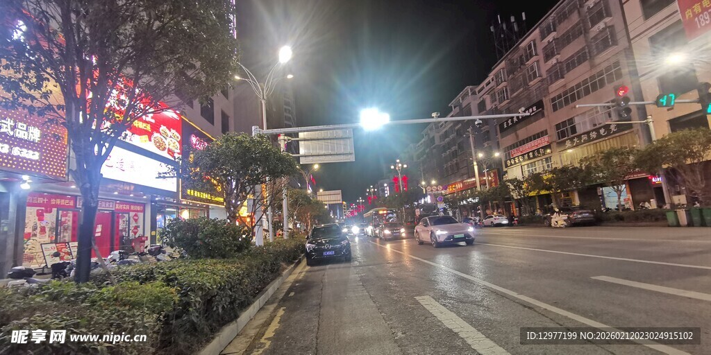 城市夜晚街道绚丽景象