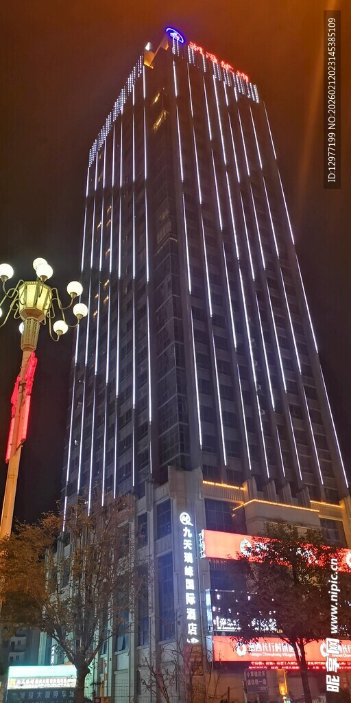 城市高楼璀璨夜景