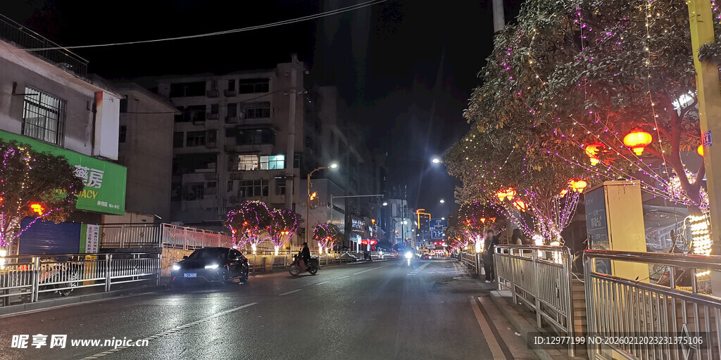 城市夜晚街道车流景观