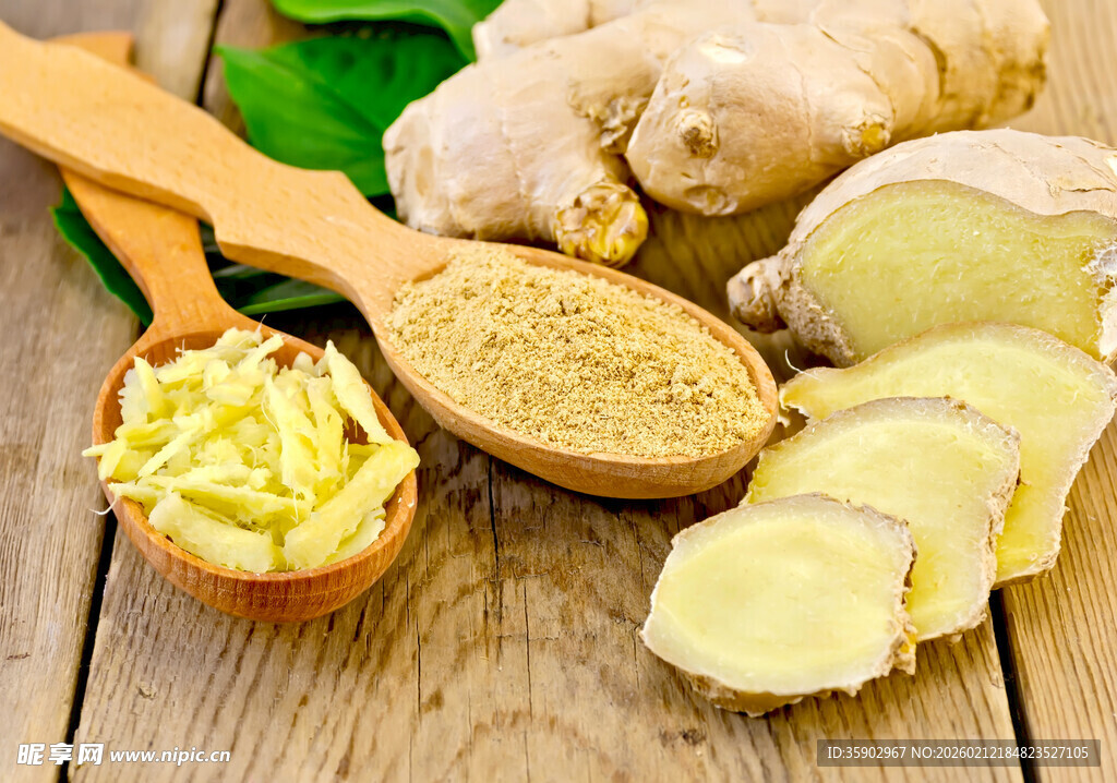新鲜生姜及姜粉展示