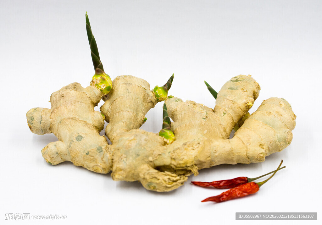 鲜姜与红辣椒的搭配