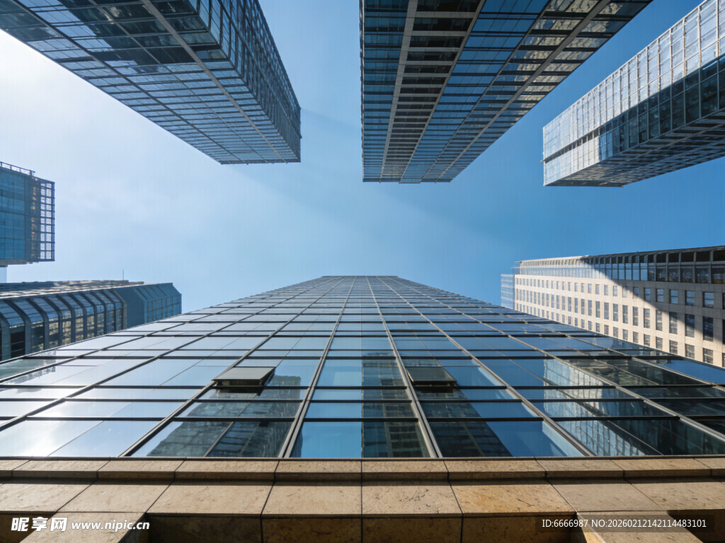 仰视都市摩天大楼景观