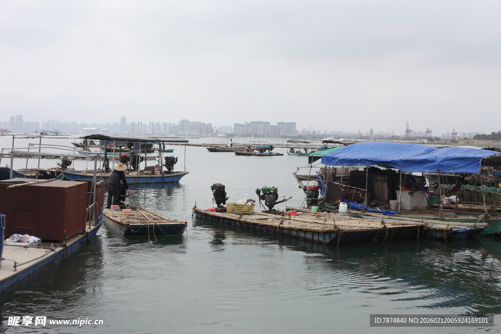 湛江港口码头船只停靠景象
