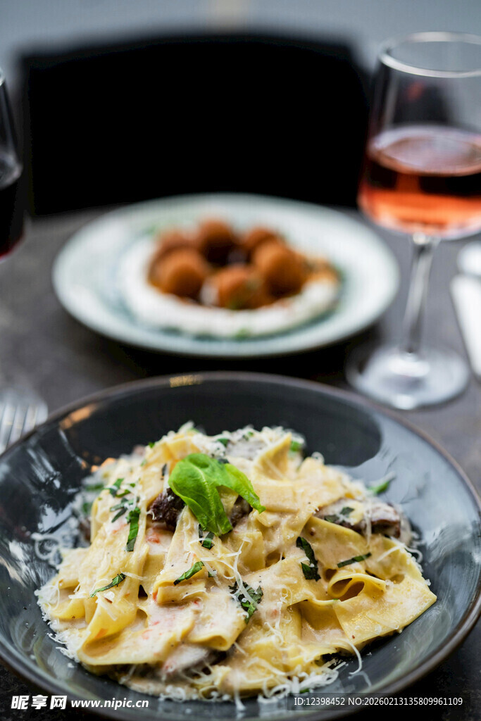 美味意面配佳肴