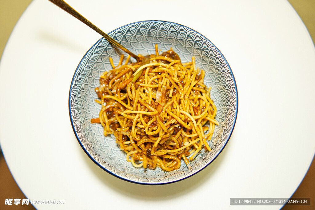 一碗美味的特色炒面