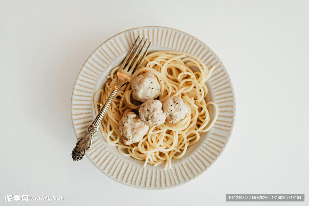 美味意面配肉丸