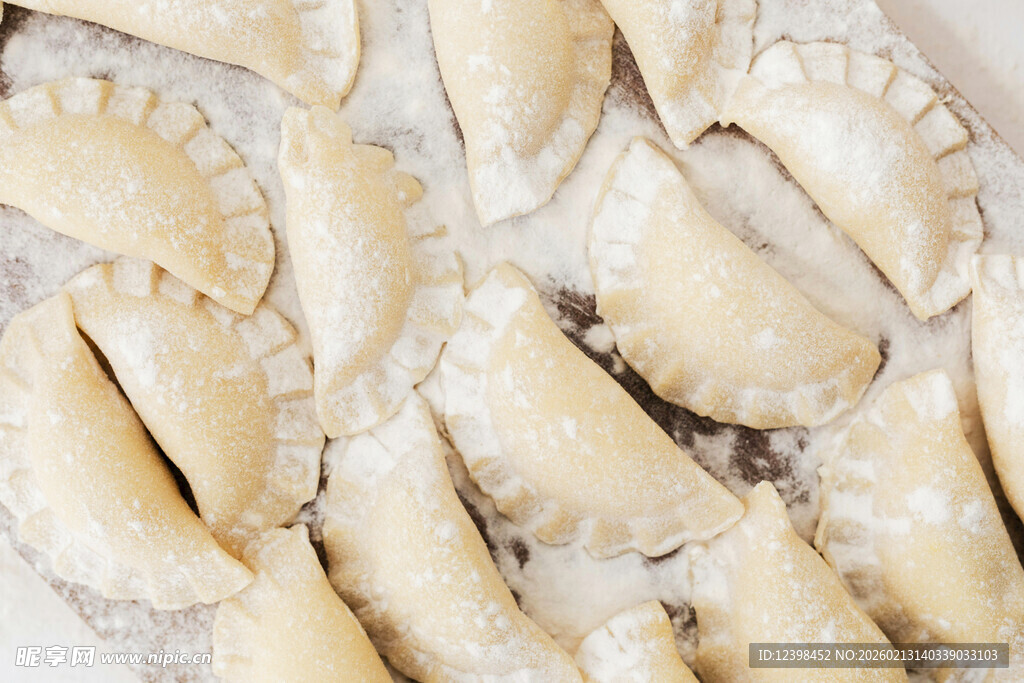 手工饺子整齐摆放