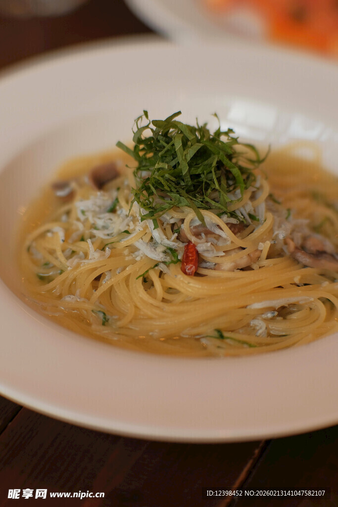 美味奶油意面摆盘精致