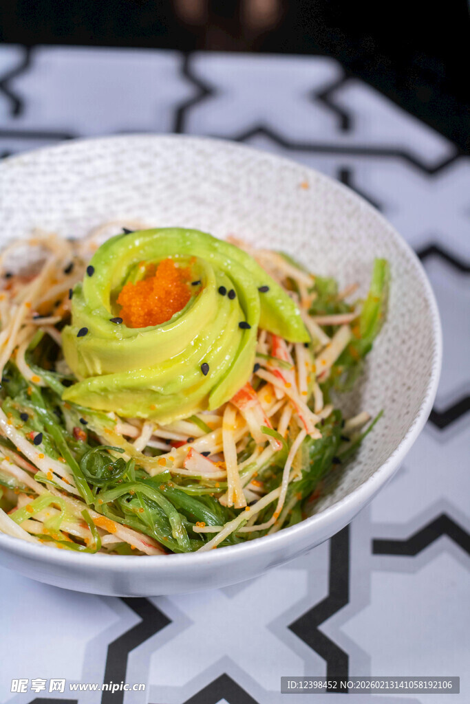牛油果拌面美食特写