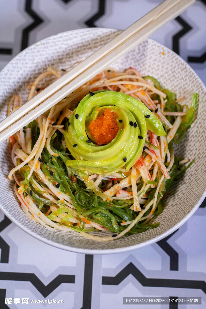 牛油果蔬菜拌面