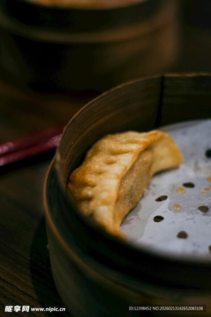 竹制蒸笼里的美味蒸饺