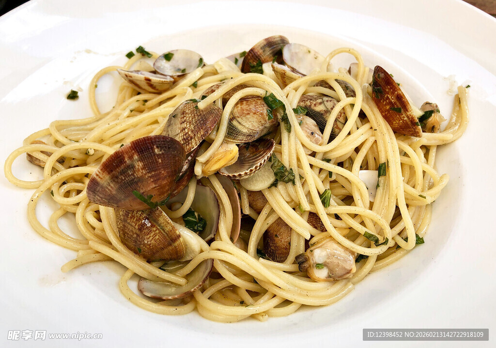 美味香肠蛤蜊意面