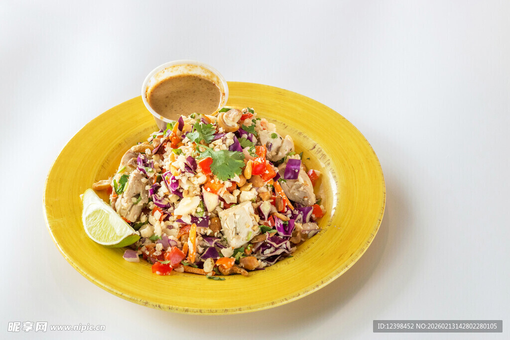 美味多彩的特色沙拉一盘