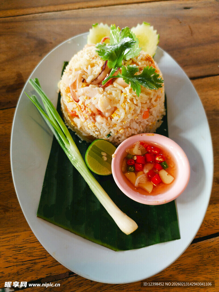 泰式美味炒饭配特色蘸料