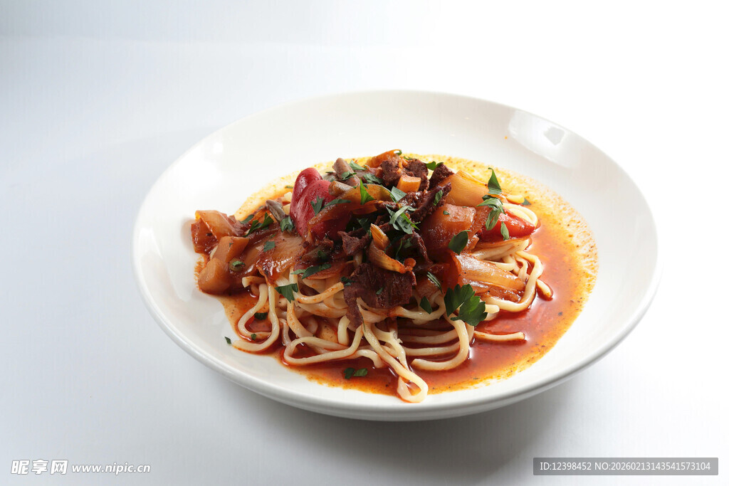 美味红烧鸡块拌面