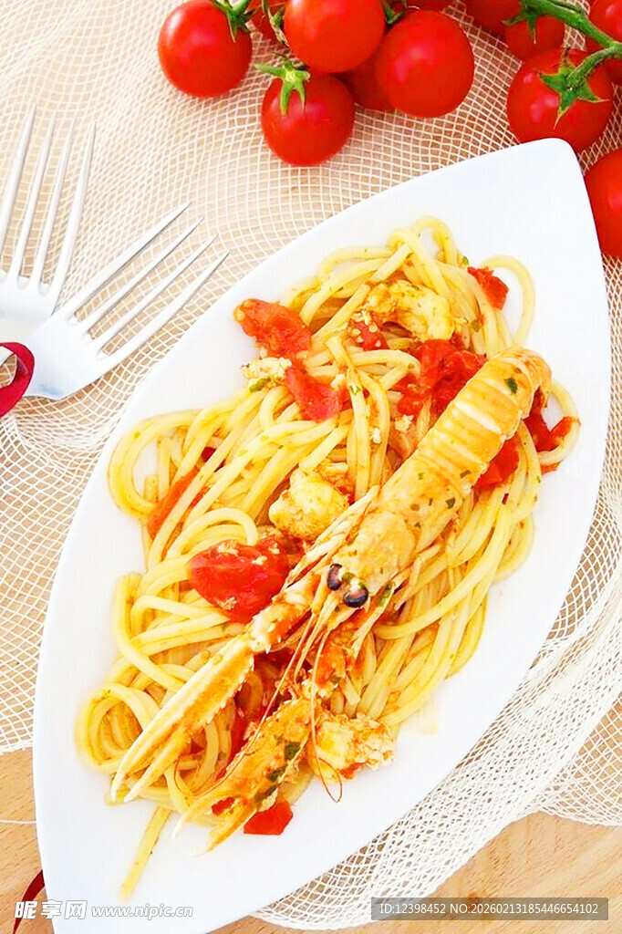 美味番茄意面摆盘精致