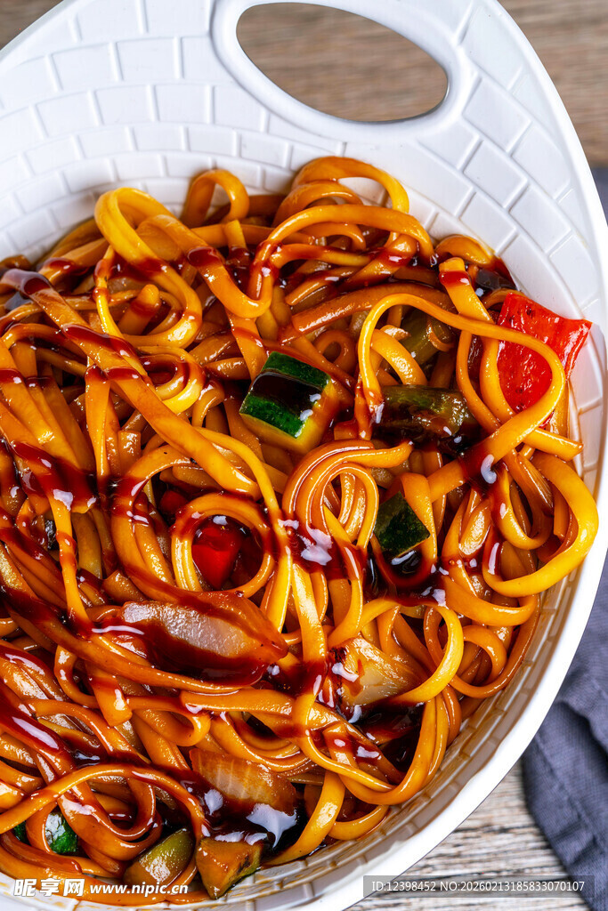 美味红油拌面色泽诱人