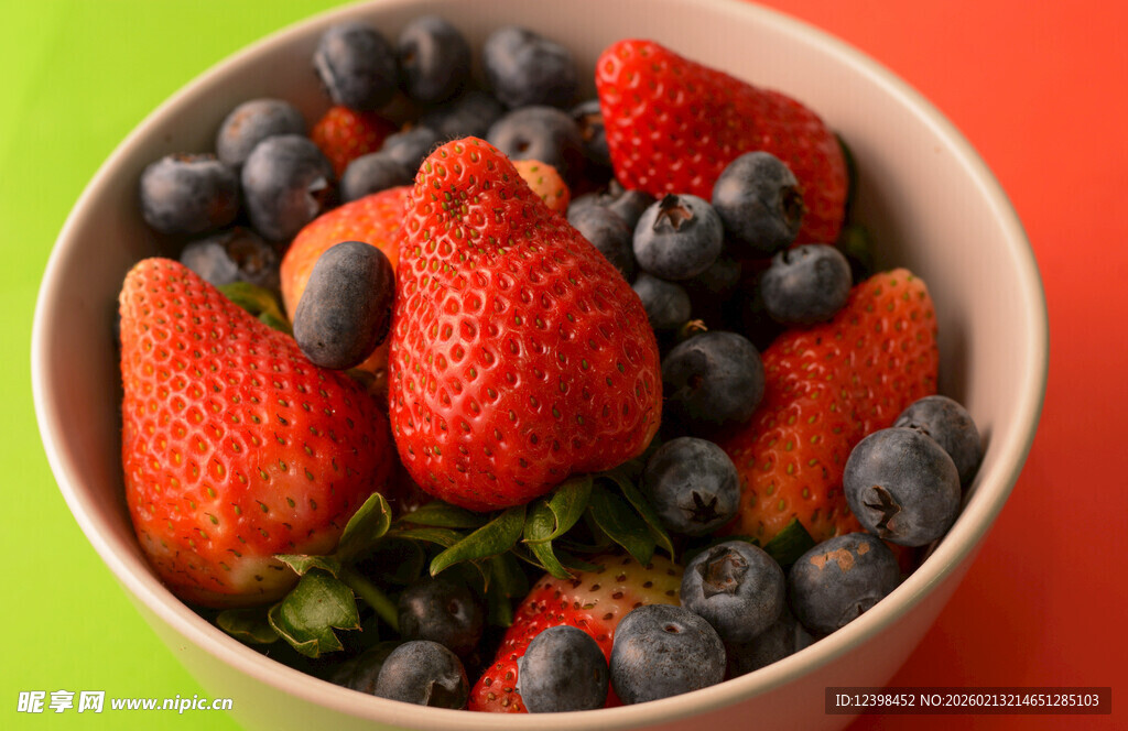 新鲜浆果碗