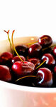 碗中鲜美的红樱桃